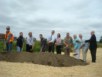 Mayor, Councilmembers, dignitaries turn dirt at 156th I-5 overcrossing groundbreaking